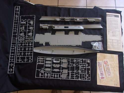 Revell 1:720 scale USS Enterprise model ship kit `The Hunt for Red October` - 4008