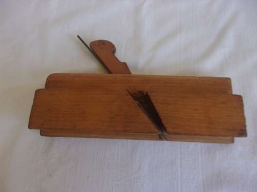 2 Antique wooden spokeshave & 2 edging planes for 1 bid