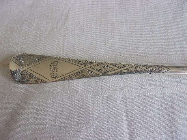 Georgian Sterling silver berry spoon & fish knife for 1 bid - 121.4g