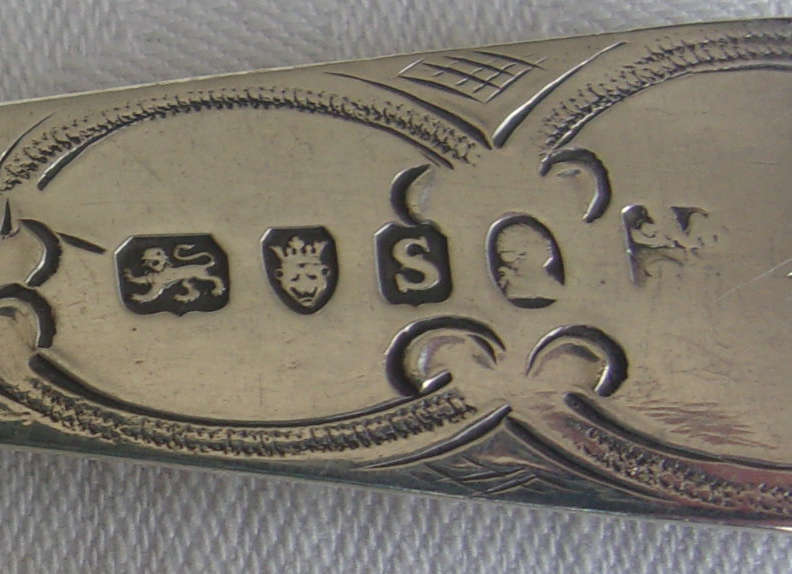 Georgian Sterling silver berry spoon & fish knife for 1 bid - 121.4g