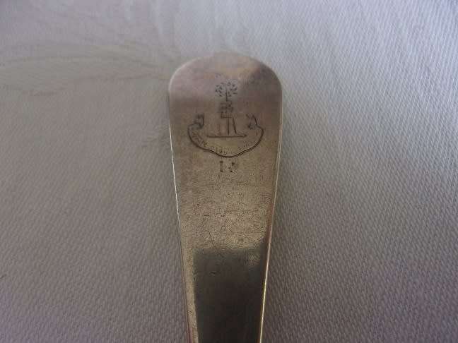 Georgian Sterling silver berry spoon & fish knife for 1 bid - 121.4g