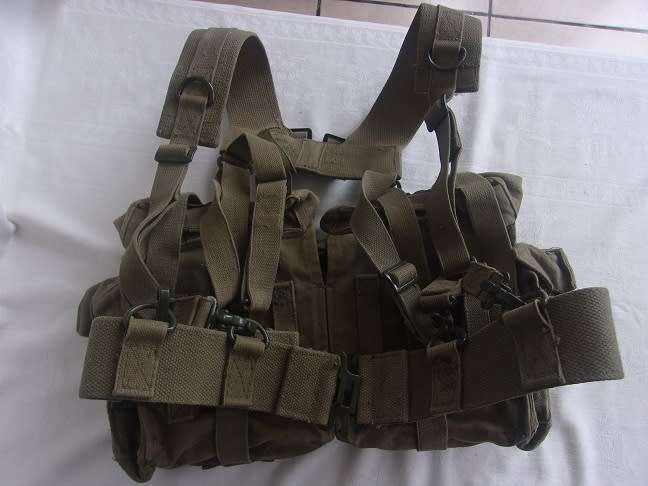 Vintage SADF webbing (with dixies) and `grootsak` for 1 bid