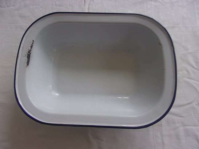 3 Vintage enamel pie dishes for 1 bid