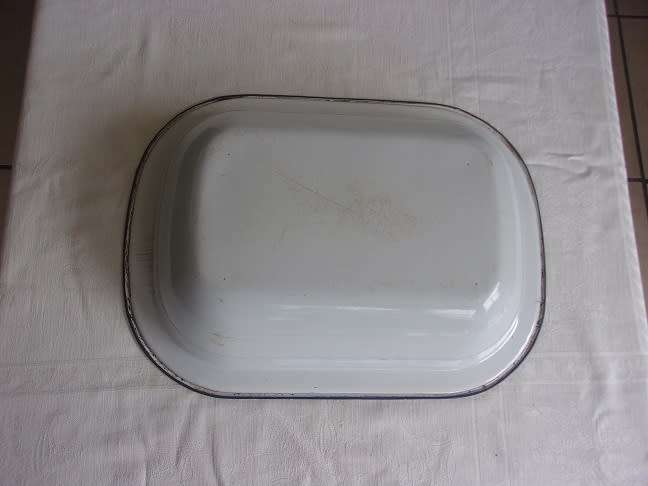 3 Vintage enamel pie dishes for 1 bid