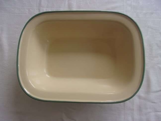 3 Vintage enamel pie dishes for 1 bid