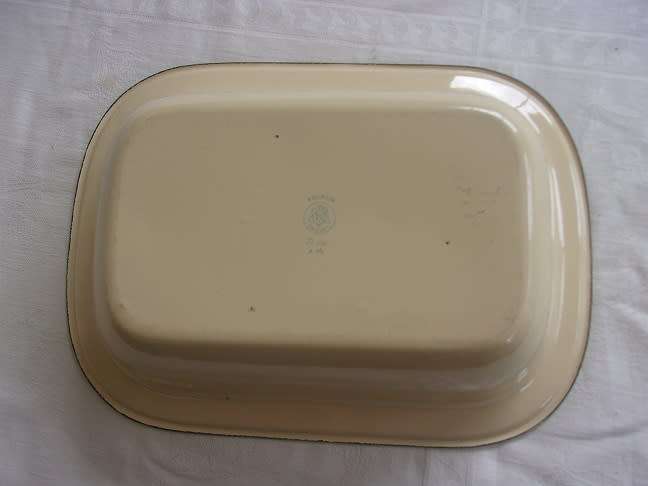 3 Vintage enamel pie dishes for 1 bid