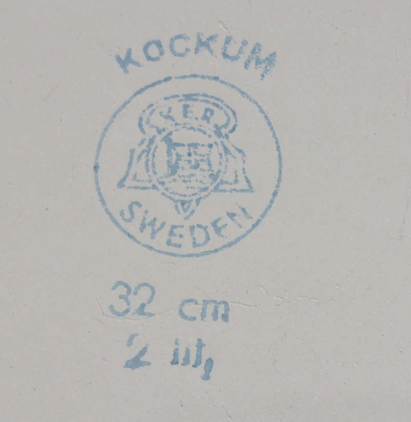 3 Vintage enamel pie dishes for 1 bid