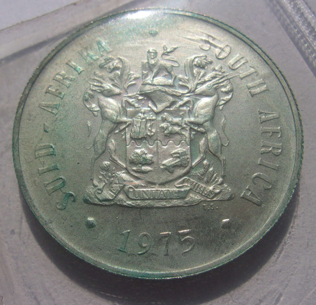 1975/ 76 SA mint packs with silver R1 - 1 bid for both