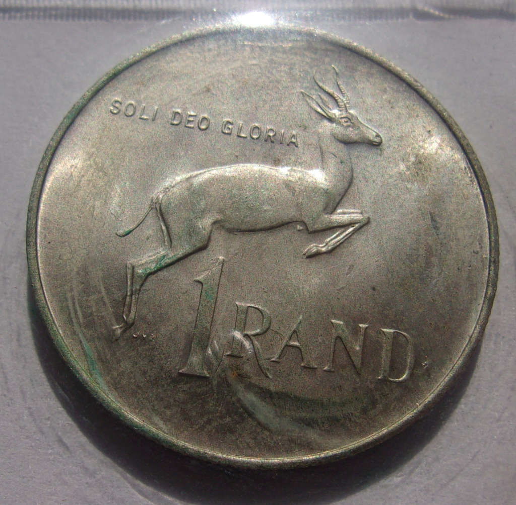 1975/ 76 SA mint packs with silver R1 - 1 bid for both