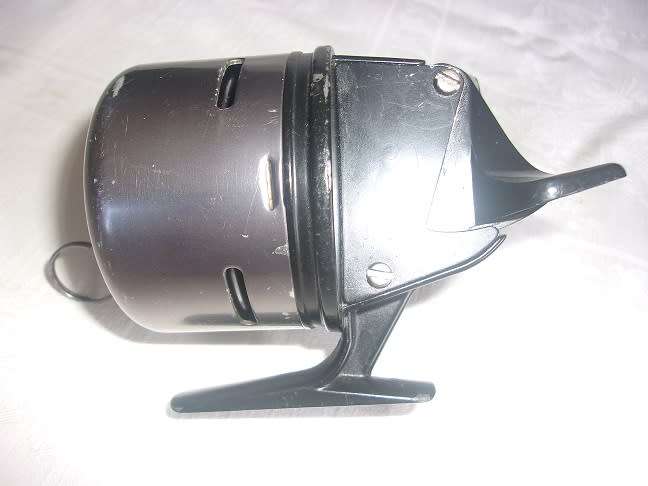 Vintage Garcia Abu-matic 290 spincasting reel