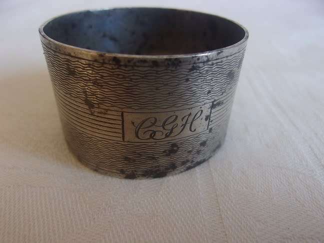 4 Sterling silver napkin rings & a jam spoon for 1 bid - 122.5g