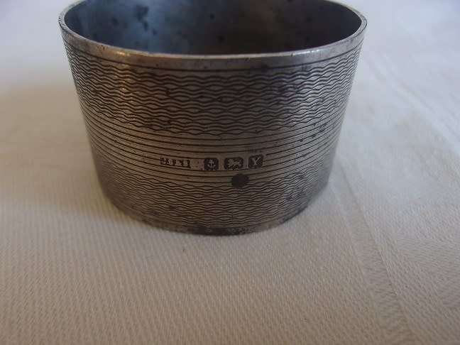 4 Sterling silver napkin rings & a jam spoon for 1 bid - 122.5g