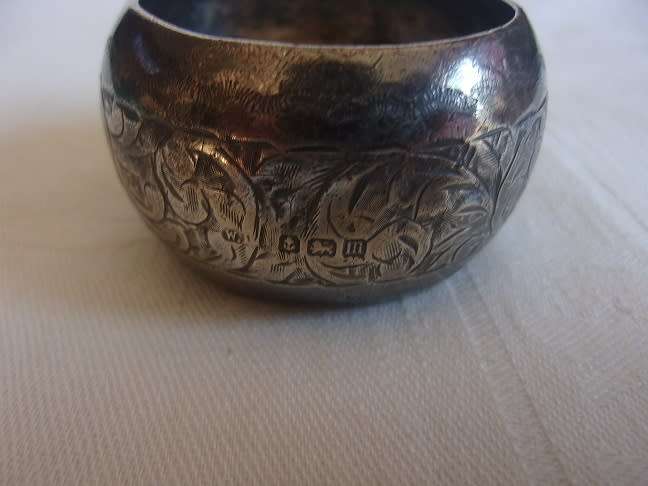 4 Sterling silver napkin rings & a jam spoon for 1 bid - 122.5g