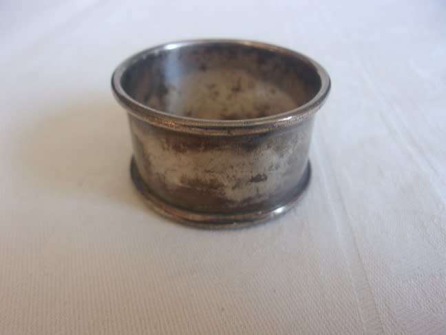 4 Sterling silver napkin rings & a jam spoon for 1 bid - 122.5g