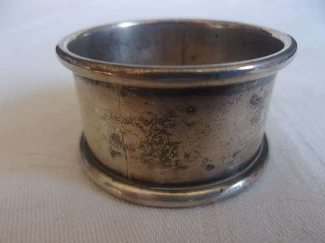4 Sterling silver napkin rings & a jam spoon for 1 bid - 122.5g