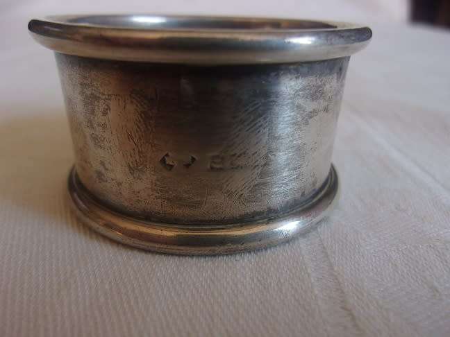 4 Sterling silver napkin rings & a jam spoon for 1 bid - 122.5g
