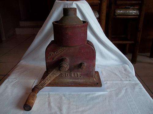 Vintage Domo BX 50 L cream separator for restoration or display