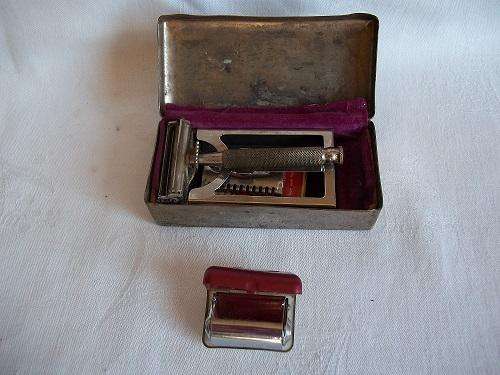 2 Antique/ vintage razors for 1 bid - have a look