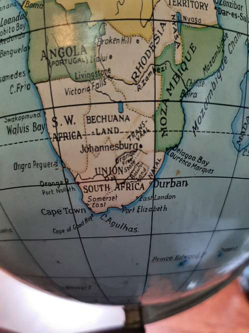 Stunning very old   World Globe  made in England possibly before 1949