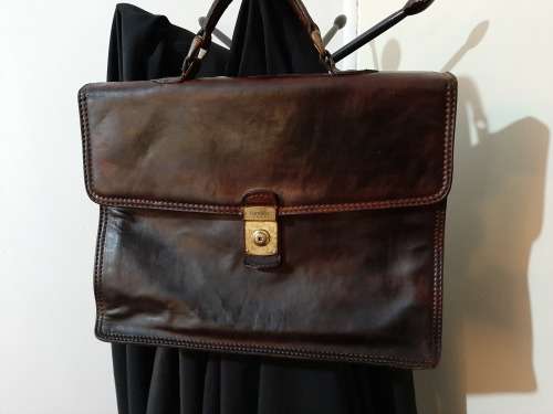 BEAUTIFULL  VINTAGE GENIUNE LEATHER ITALIAN MEN`S BRIEFCASE