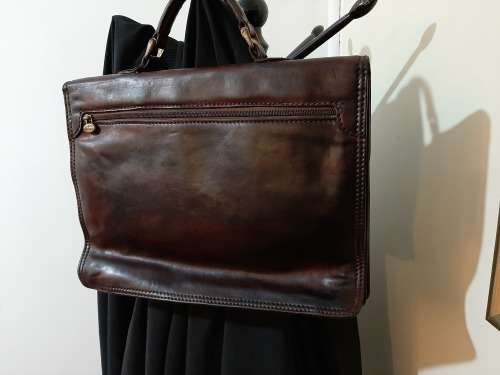 BEAUTIFULL  VINTAGE GENIUNE LEATHER ITALIAN MEN`S BRIEFCASE