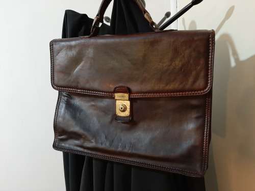 BEAUTIFULL  VINTAGE GENIUNE LEATHER ITALIAN MEN`S BRIEFCASE