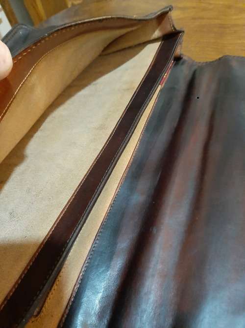 BEAUTIFULL  VINTAGE GENIUNE LEATHER ITALIAN MEN`S BRIEFCASE