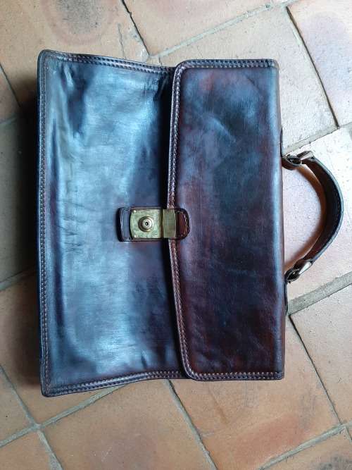 BEAUTIFULL  VINTAGE GENIUNE LEATHER ITALIAN MEN`S BRIEFCASE