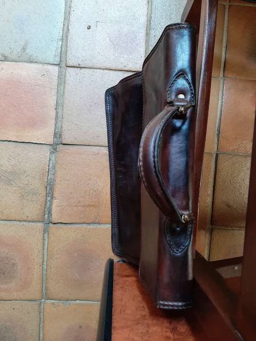 BEAUTIFULL  VINTAGE GENIUNE LEATHER ITALIAN MEN`S BRIEFCASE