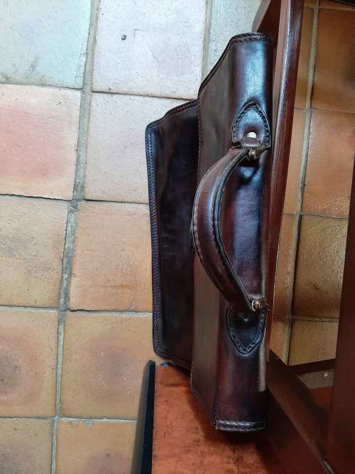 BEAUTIFULL  VINTAGE GENIUNE LEATHER ITALIAN MEN`S BRIEFCASE