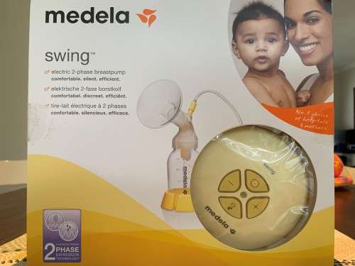 Medela Swing Breast Pump with accessories