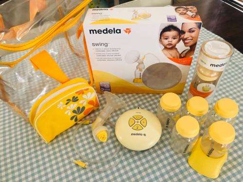 Medela Swing Breast Pump with accessories