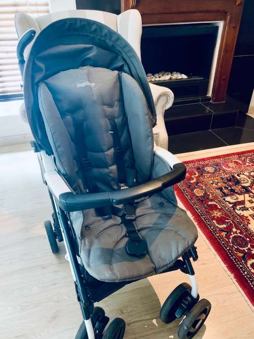 Peg Perego Pliko P3 Compact travel system with belted base