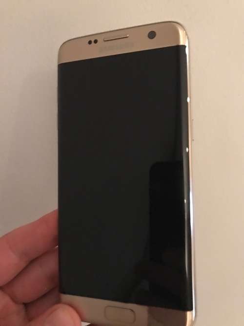 SAMSUNG GALAXY S7 EDGE & SAMSUNG HIGH SPEED WIRELESS CHARGING PAD WITH FREE GEAR VR