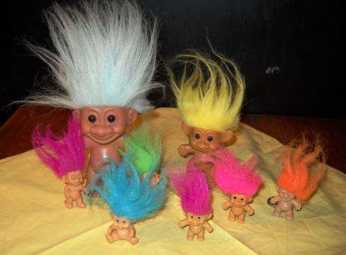VINTAGE  FAMILY OF COLLECTABLE TROLL DOLLS, DIFFERENT MAKES, TOTAL OF 8
