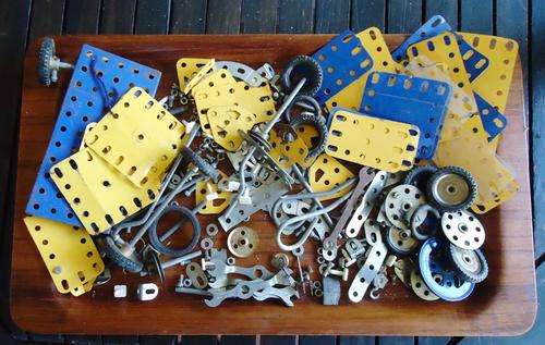 VINTAGE LOT OF MECCANO, MADE IN ENGLAND, EVERYTHING FOR ONE BID!!