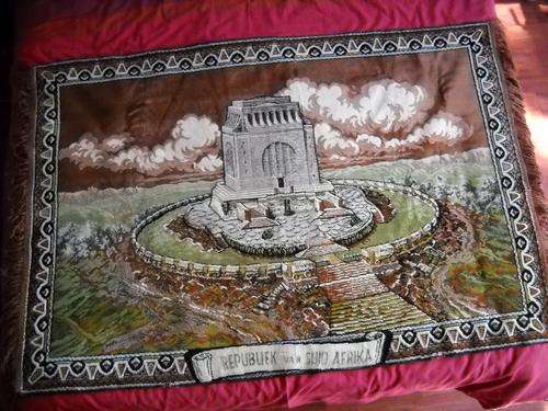VINTAGE VOORTREKKER MONUMENT WALL RUG IN GOOD CONDITION 144X99 CM