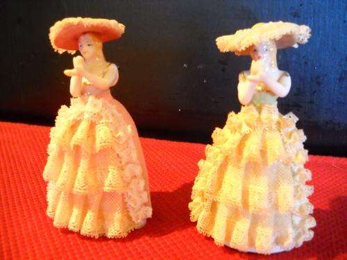 VINTAGE SMALL SALT AND PEPPER SET ''BAROQUE'' UNMARKED,VERY KITSCH