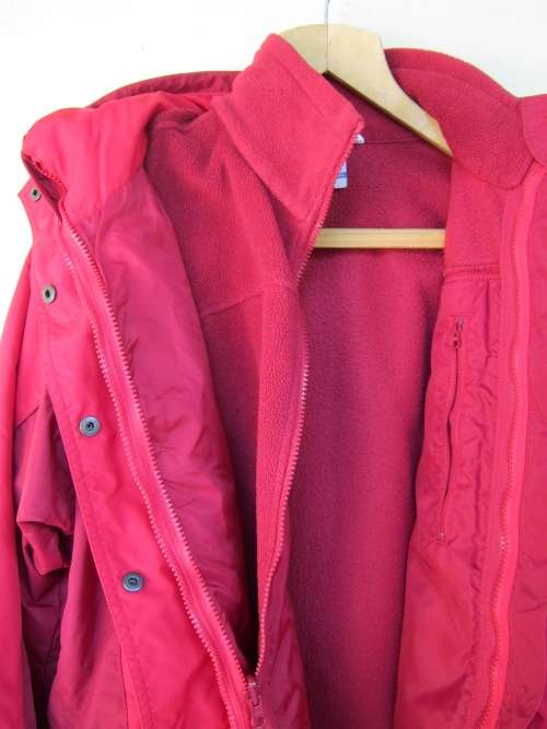 COLUMBIA WOMENS JACKET WITH DETACHABLE FLEECE INNER RED JERSEY (SIZE:M)