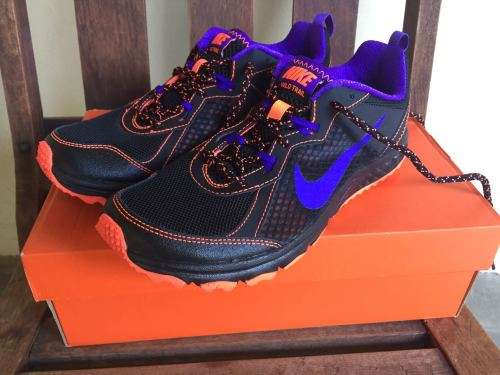 WOMENS NIKE BLACK & PURPLE NIKE WILD TRAIL SIZE 7. BRAND NEW!