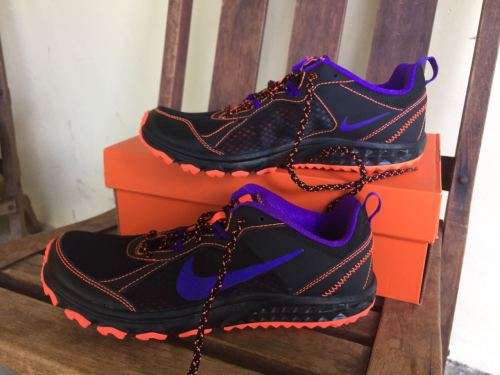 WOMENS NIKE BLACK & PURPLE NIKE WILD TRAIL SIZE 7. BRAND NEW!