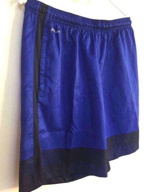NEW NIKE MENS BLUE AND BLACK SHORTS WITH DRI-FIT TECH: SIZE L