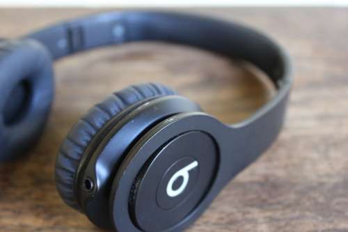 BEATS BY DRE SOLO HD CARBON BLACK WIRED ON-EAR HEADPHONES (NEW!!!)