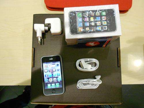 Apple 16gb 3gs Iphone (White)