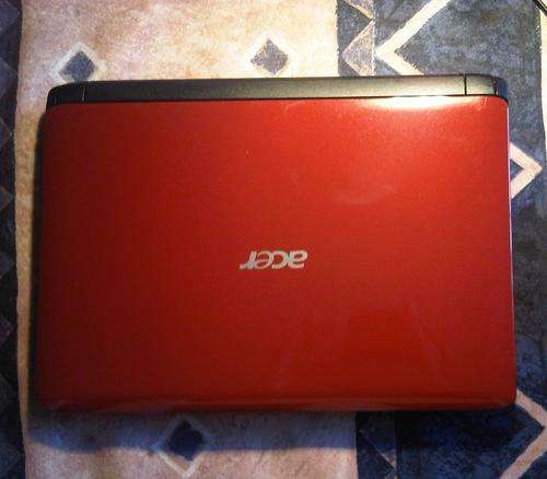 Acer Aspire One 532H 10.1" Netbook with Software and Games. Includes USB Mouse