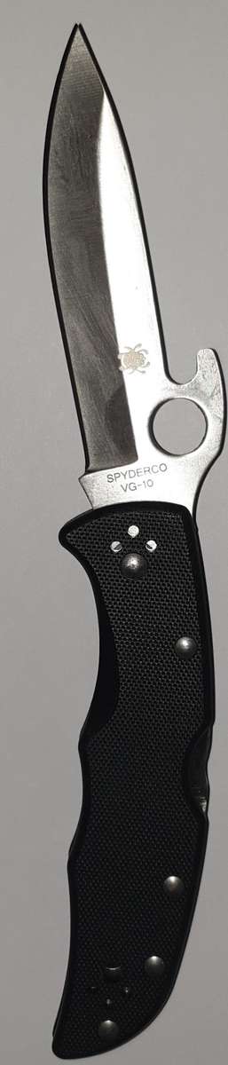 SPYDERCO WITH QUICK OPEN HOOK