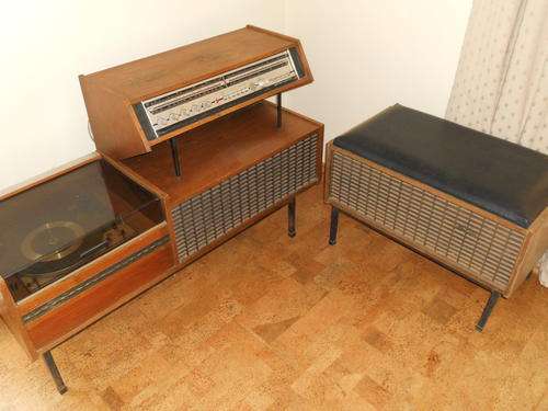 GREAT- LOOKING RETRO 197Os TELEFUNKEN MUSIC MASTER WITH MATCHING SPEAKER SEAT.NO RESERVE!!!