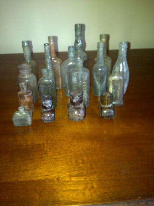 LOVELY COLLECTION OF 17 ANTIQUE BOTTLES AND JARS.SEE OTHER PICS.NO RESERVE!!!