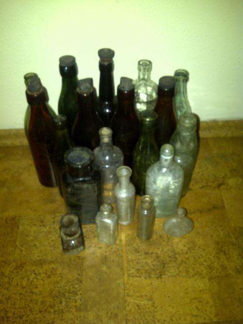 LOVELY LOT OF TWENTY ANTIQUE BOTTLES.SEE CLOSE-UP PICS.NO RESERVE!!!