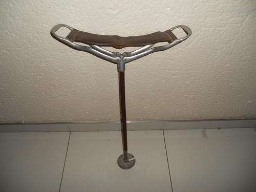 LOVELY VINTAGE LEATHER AND METAL SHOOTING-STICK.NO RESERVE!!!